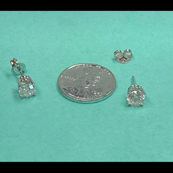 14K White Gold Diamond Earrings - Picture 1 of 3